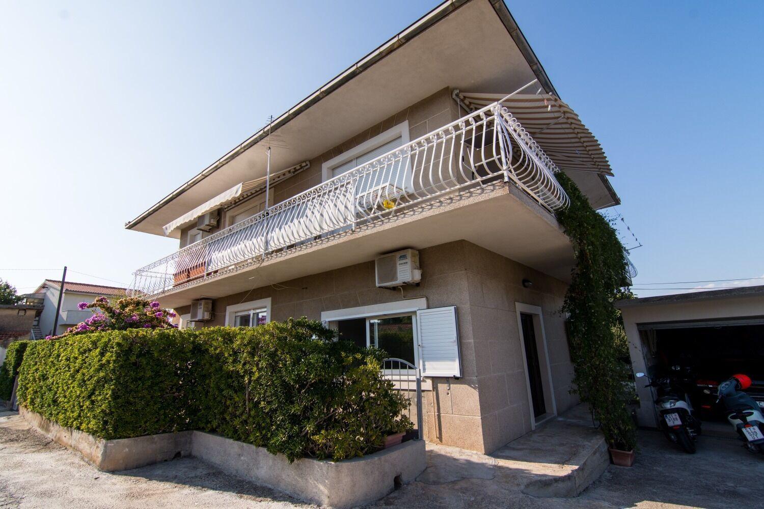Apartments Ivica - Garden Terrace Slatine Extérieur photo