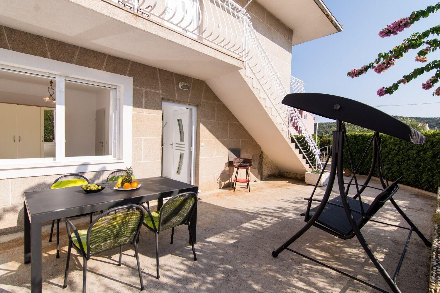 Apartments Ivica - Garden Terrace Slatine Extérieur photo